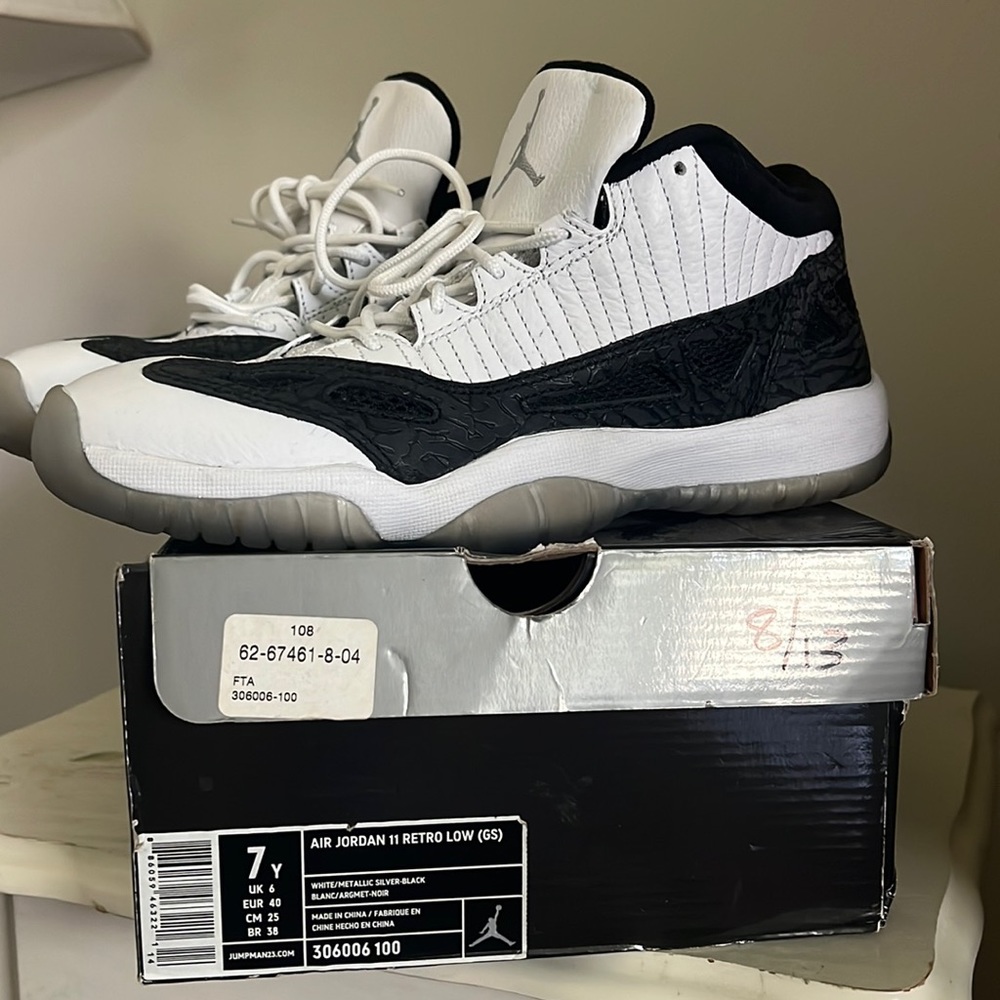Air Jordan 11 Retro Low
